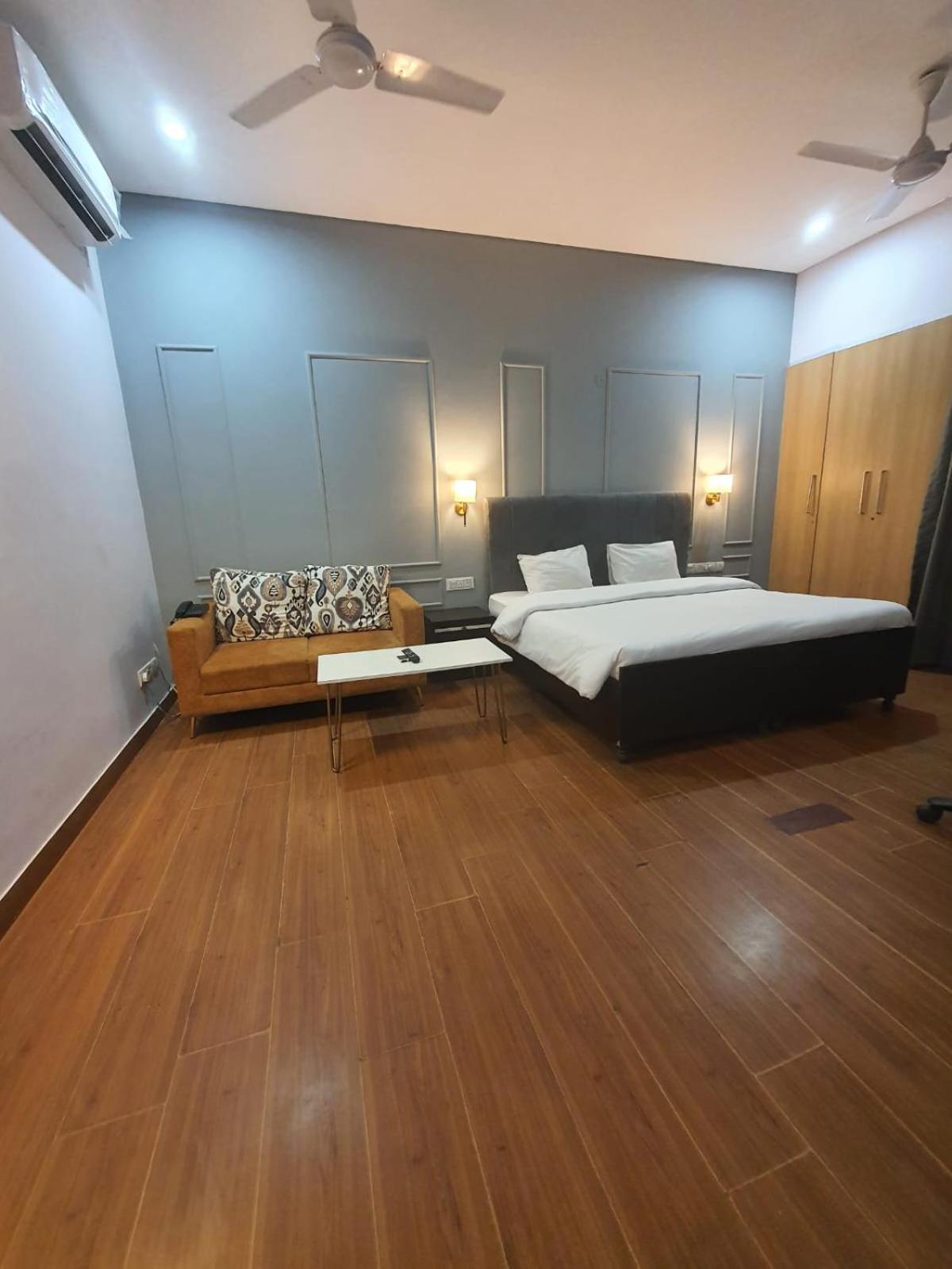 Mallenzo Suites Dlf Phase 1 구르가온 외부 사진