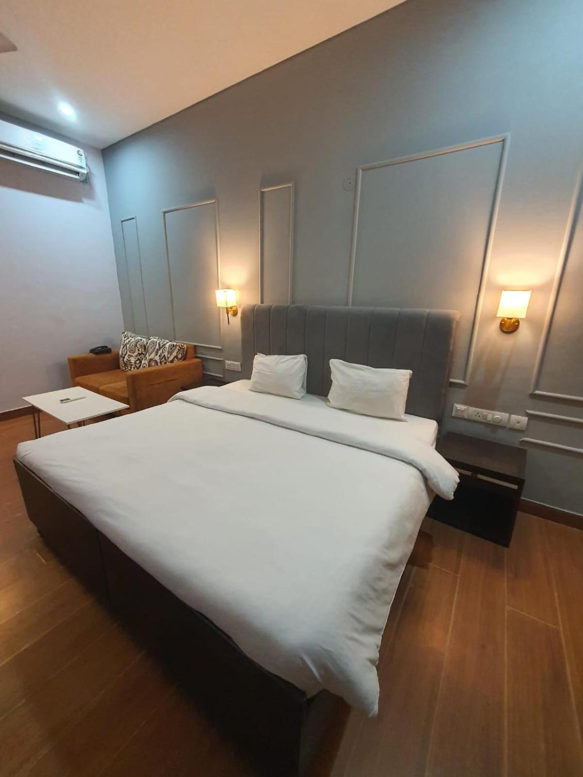 Mallenzo Suites Dlf Phase 1 구르가온 외부 사진