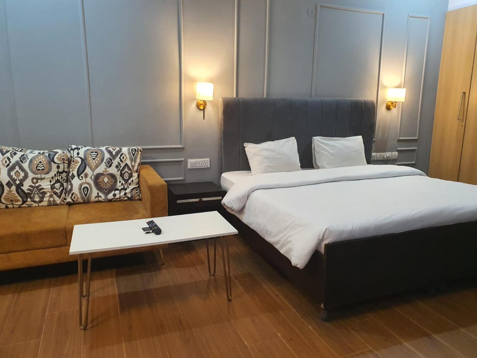 Mallenzo Suites Dlf Phase 1 구르가온 외부 사진