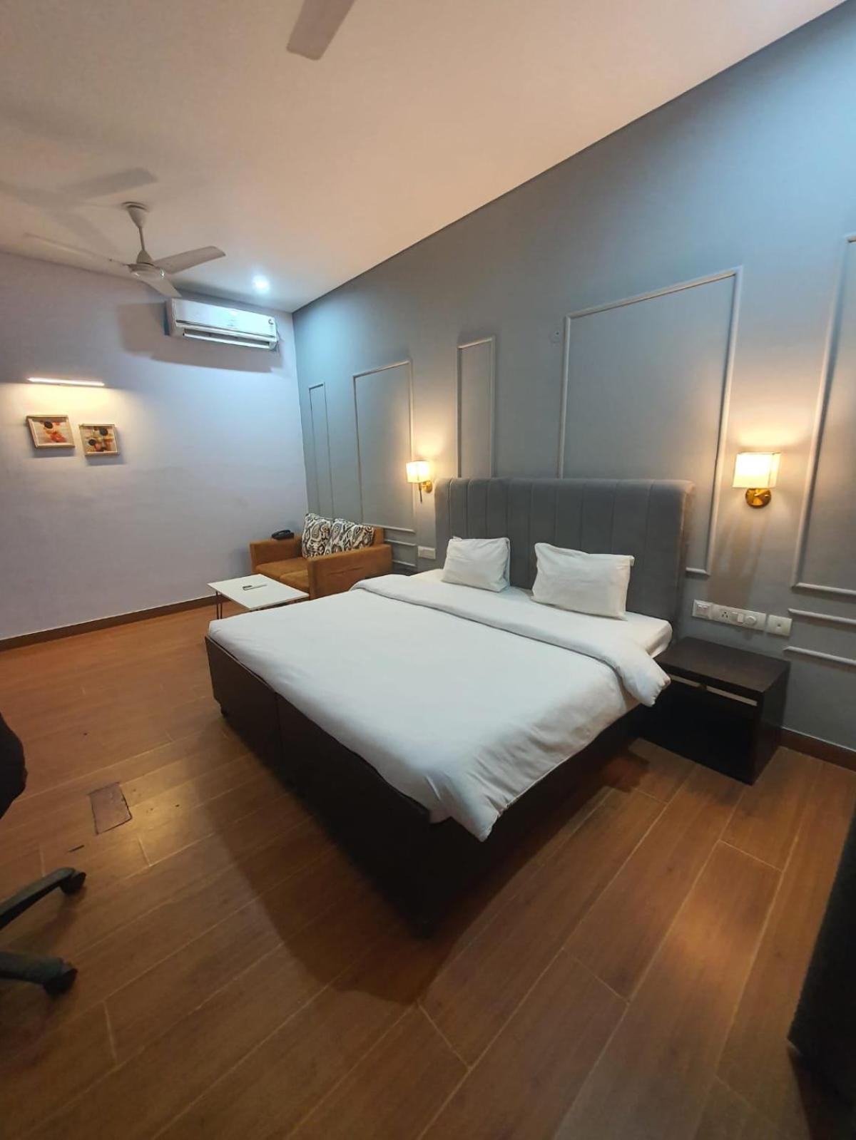Mallenzo Suites Dlf Phase 1 구르가온 외부 사진
