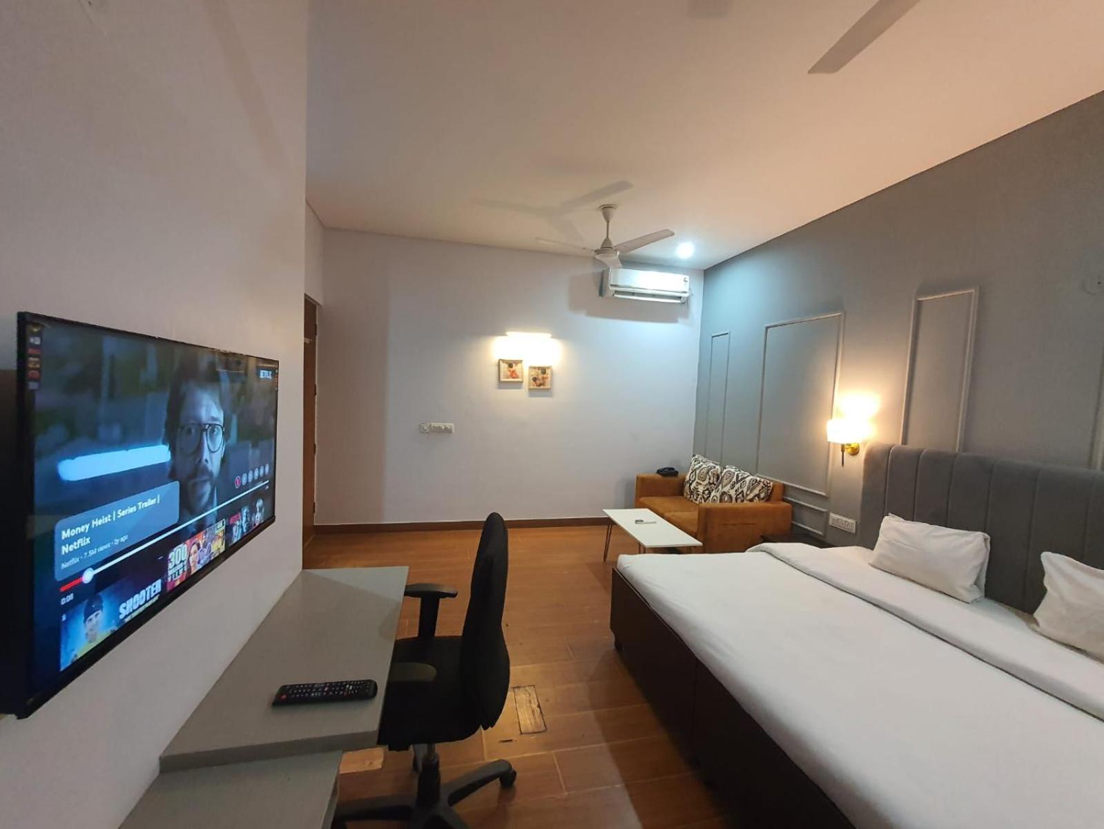 Mallenzo Suites Dlf Phase 1 구르가온 외부 사진