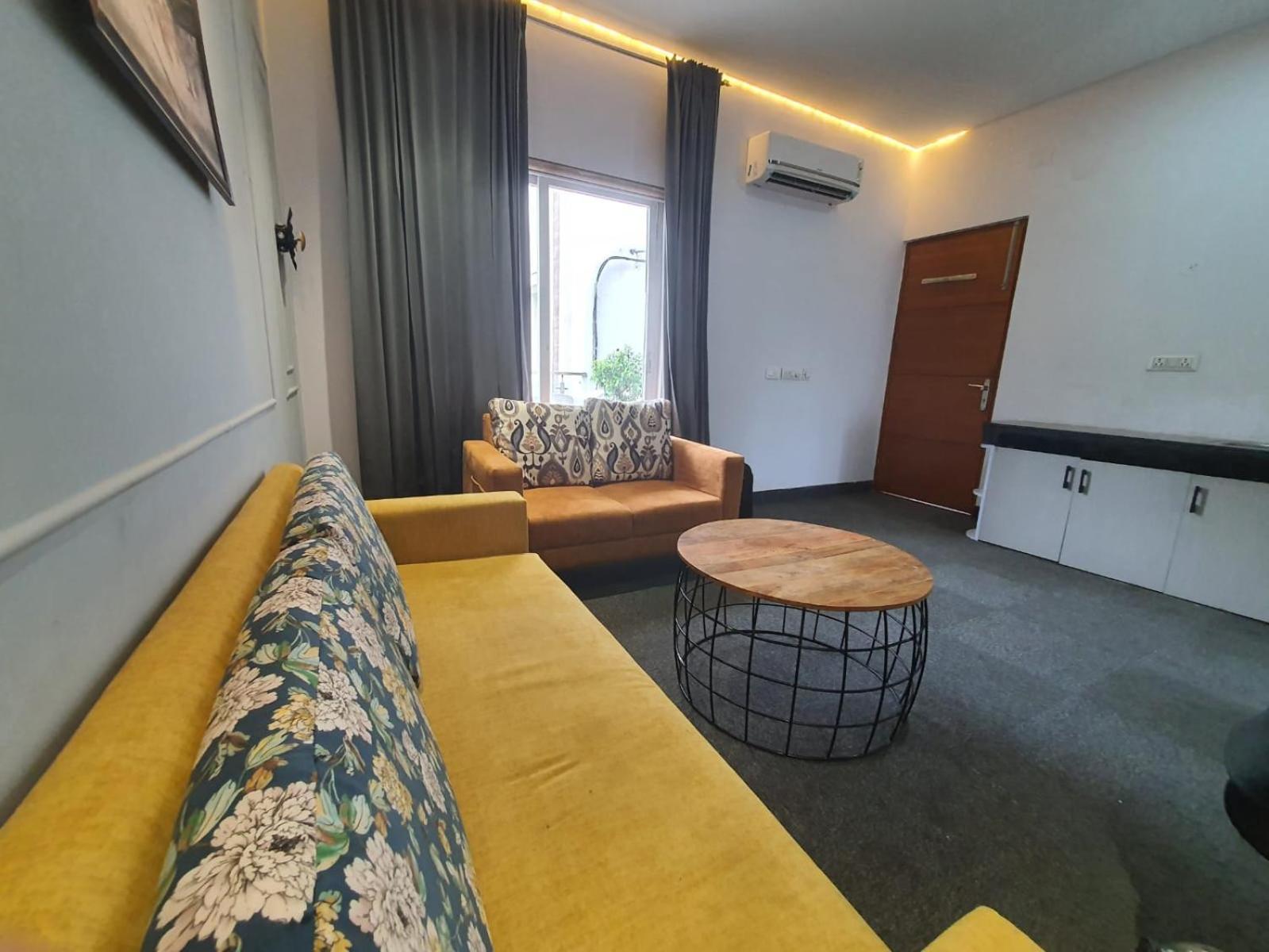 Mallenzo Suites Dlf Phase 1 구르가온 외부 사진