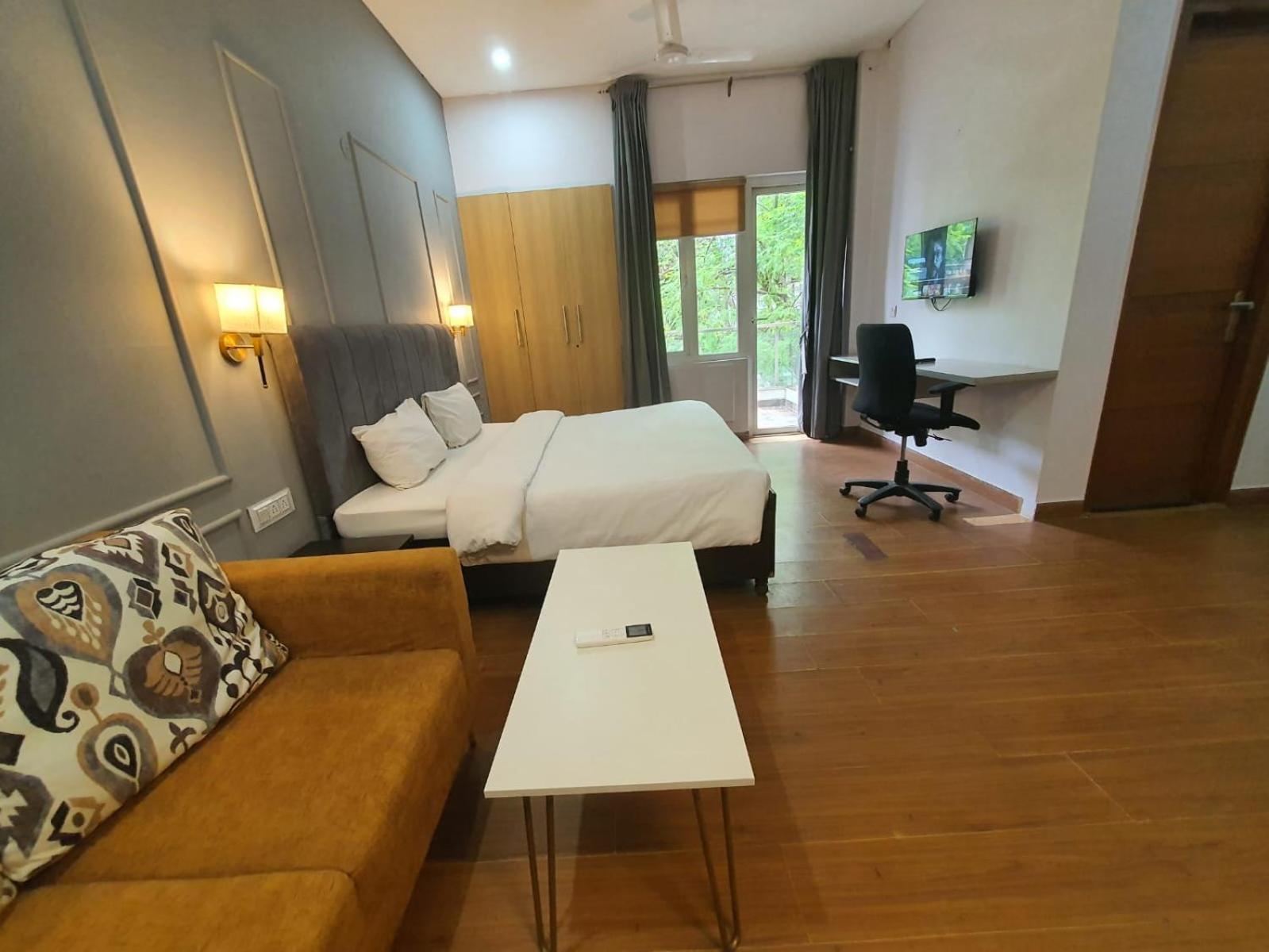 Mallenzo Suites Dlf Phase 1 구르가온 외부 사진