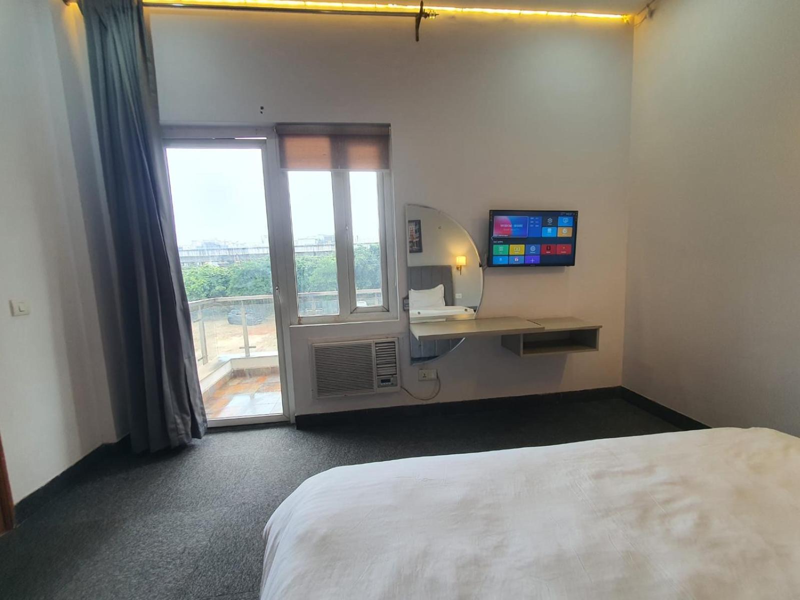Mallenzo Suites Dlf Phase 1 구르가온 외부 사진